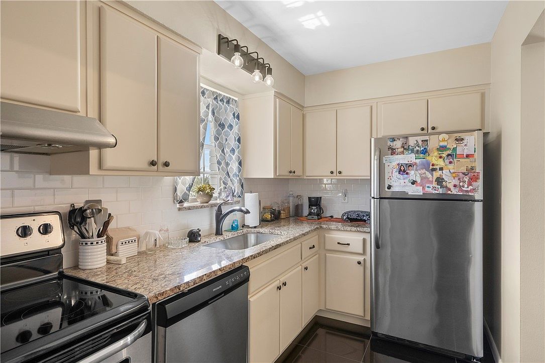 2333 Indian River Blvd APT 401 Vero Beach, FL 32960 - Thumbnail 3