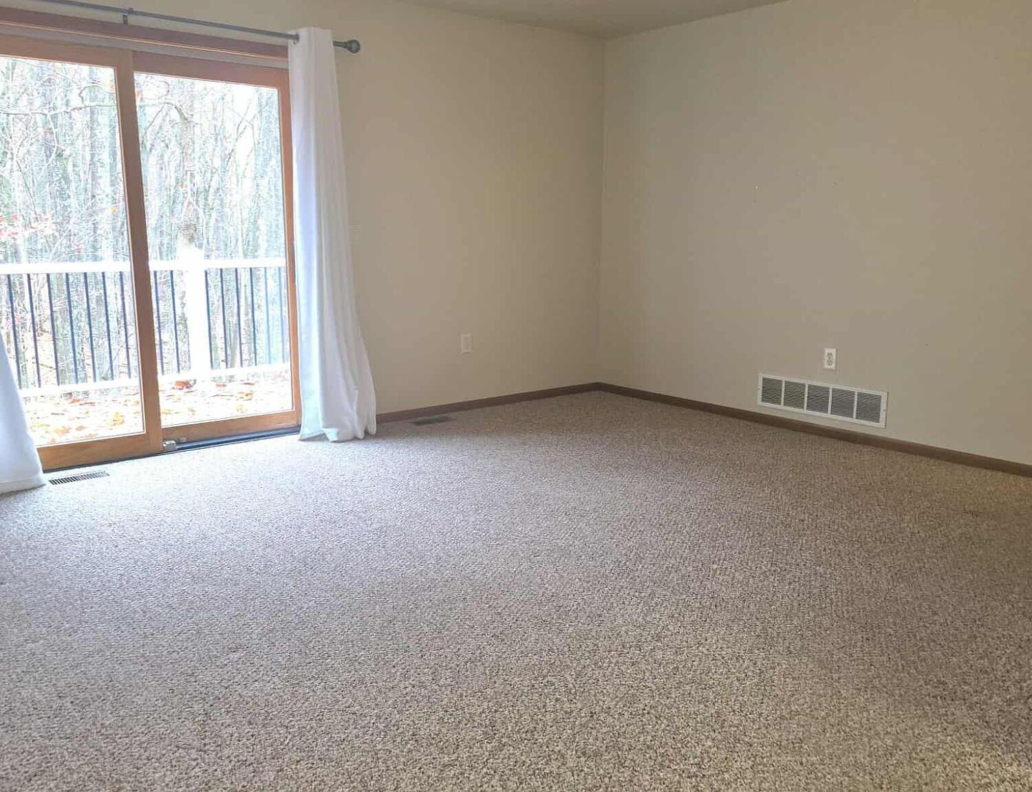 411 Peach Rd Roscommon, MI 48653 - Thumbnail 3