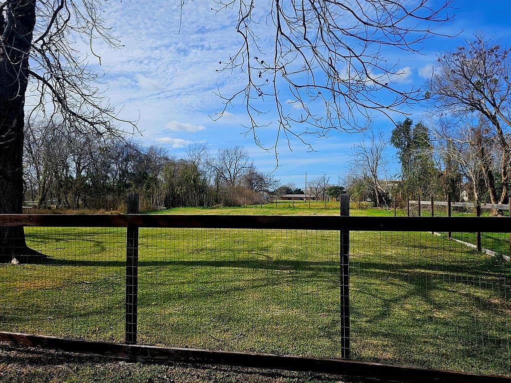 605 Branch St Wharton, TX 77488 - Thumbnail 3