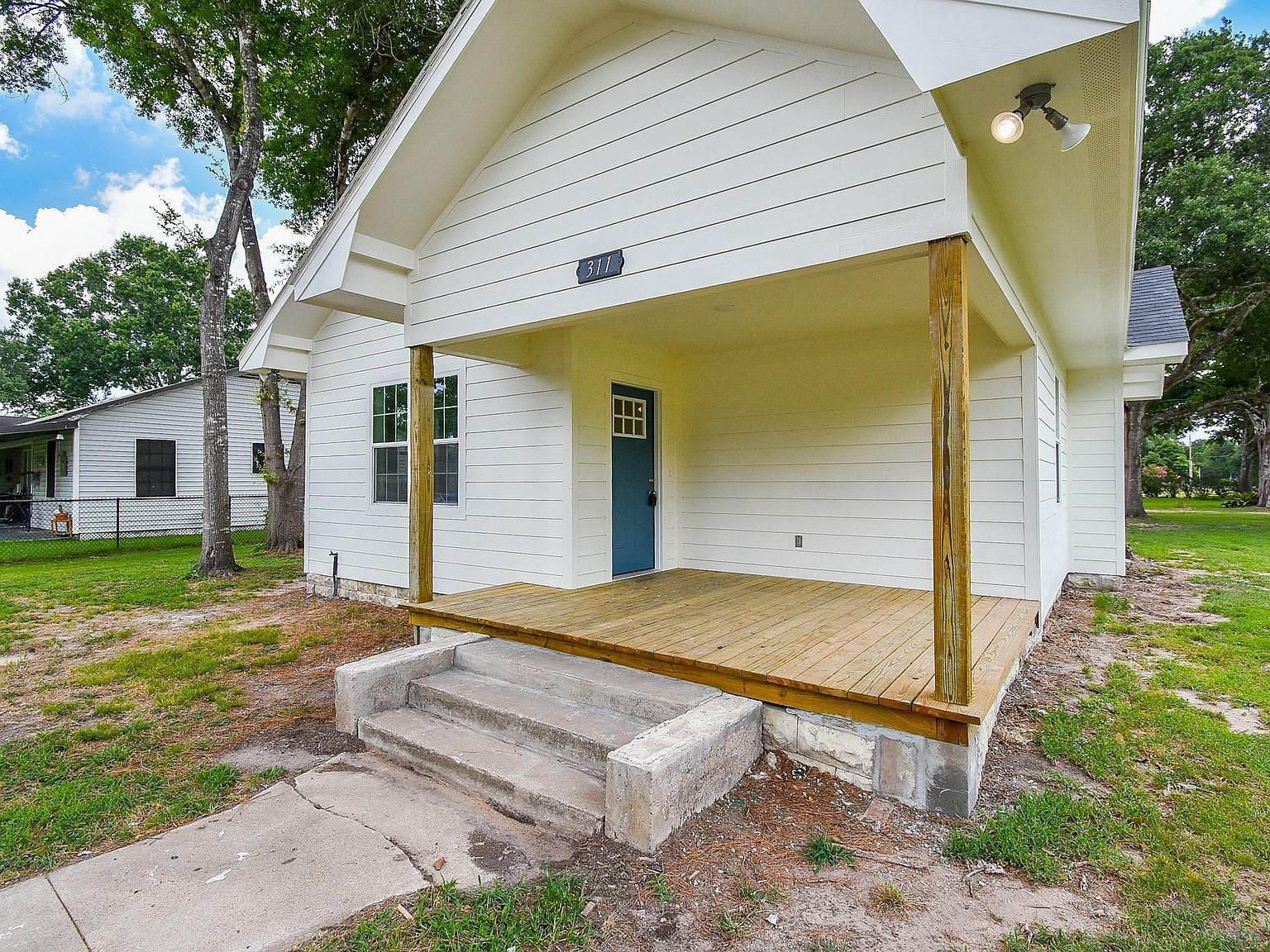 311 August St El Campo, TX 77437 - Thumbnail 3