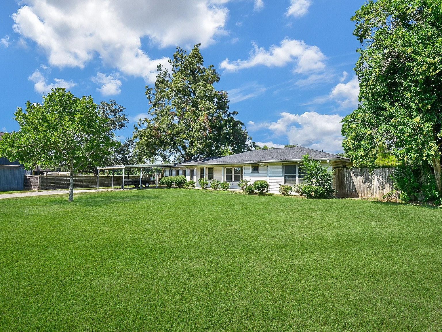 1327 Hodges Ln Wharton, TX 77488 - Thumbnail 3