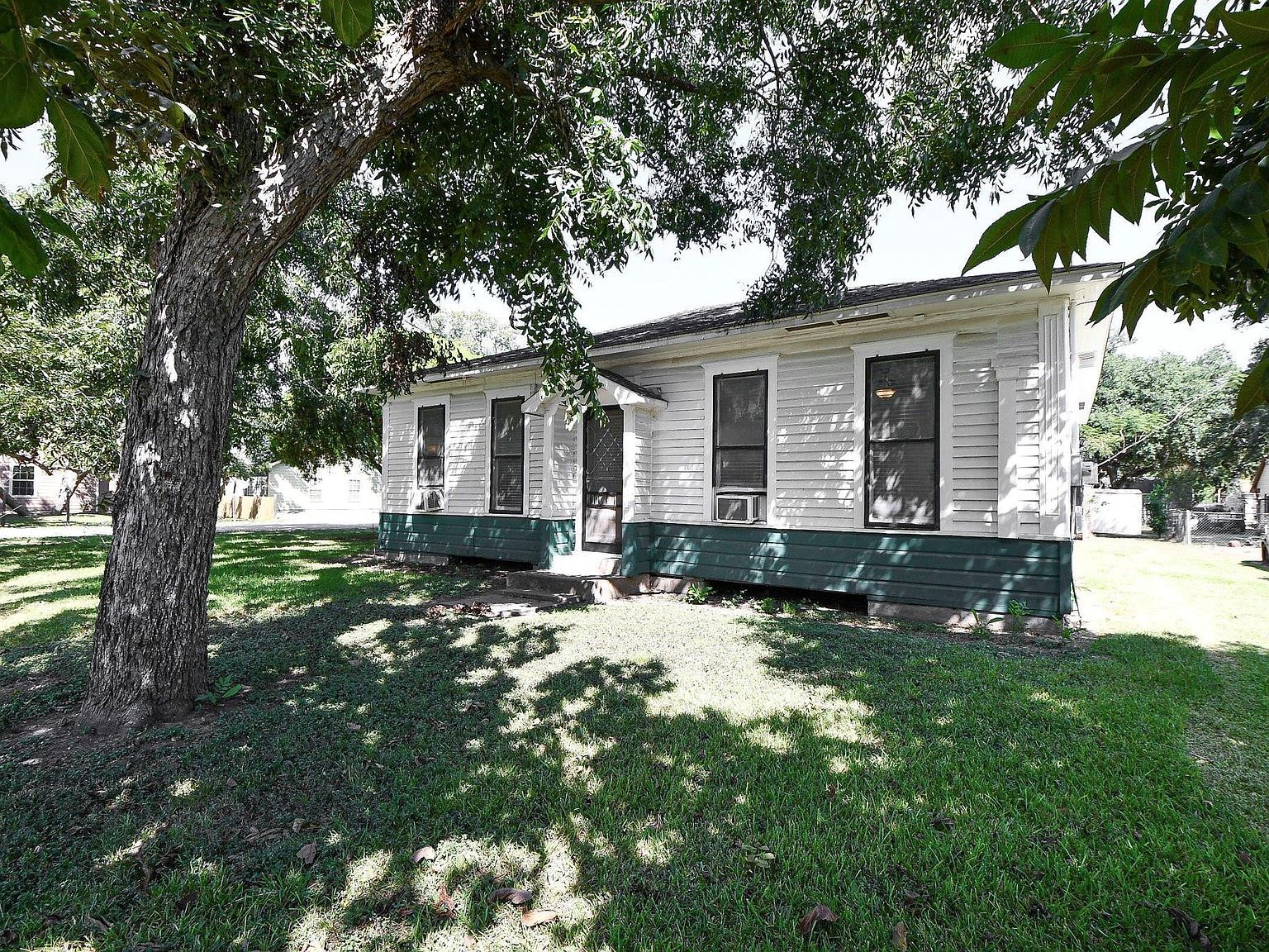 501 S Wharton St El Campo, TX 77437 - Thumbnail 3