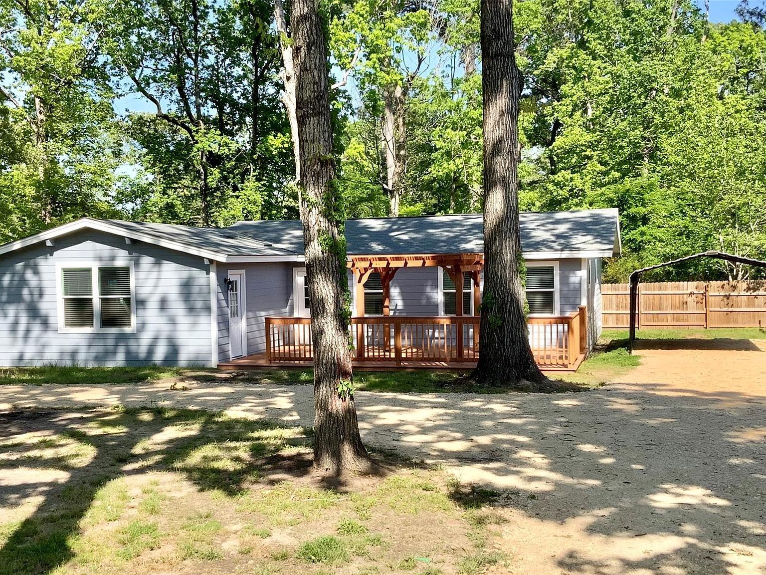 172 Pine Needle St Onalaska, TX 77360 - Thumbnail 3