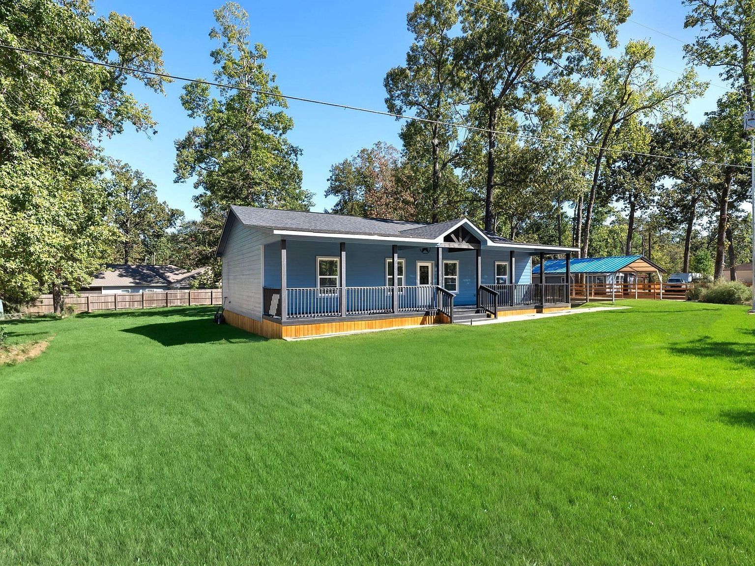 194 Pine Needle St Onalaska, TX 77360 - Thumbnail 3