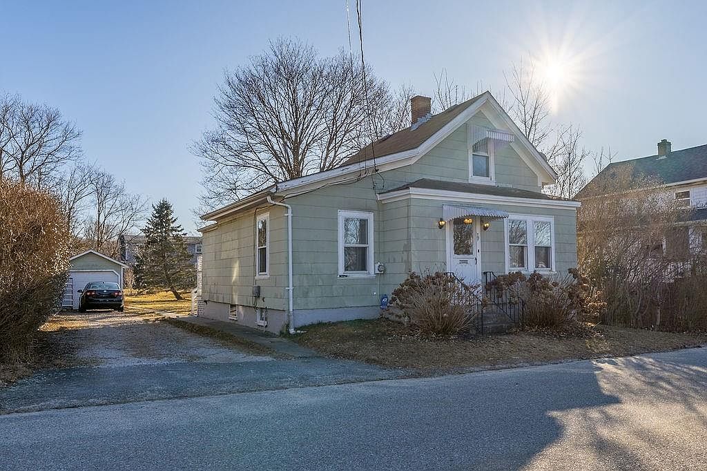 39 Hilton St Tiverton, RI 02878 - Thumbnail 3