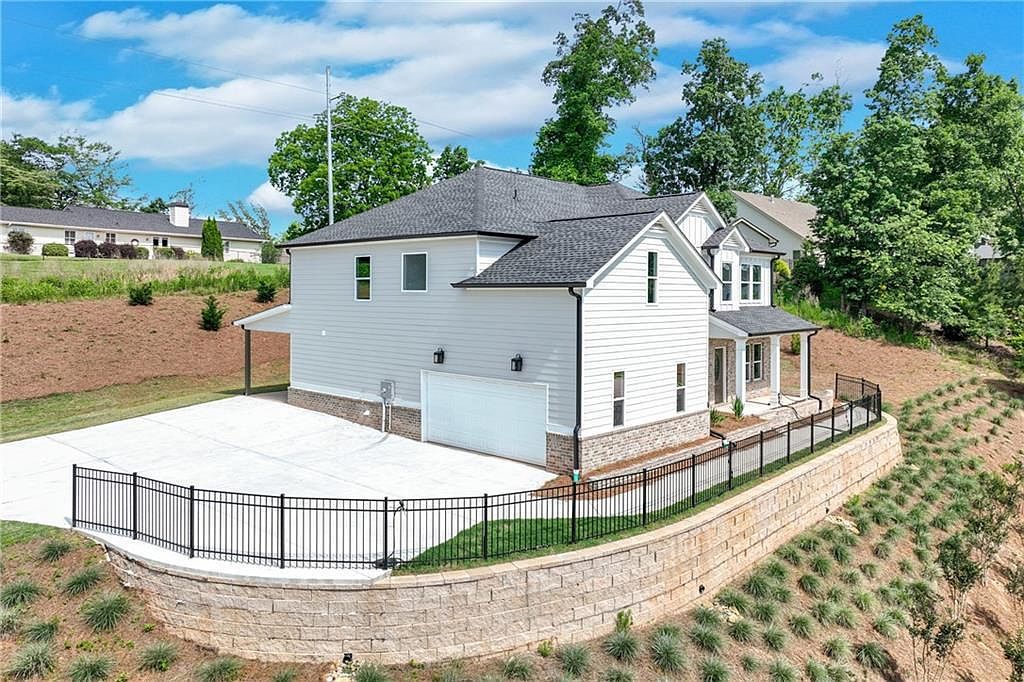 1226 Bloomsbury Ln Gainesville, GA 30501 - Thumbnail 3