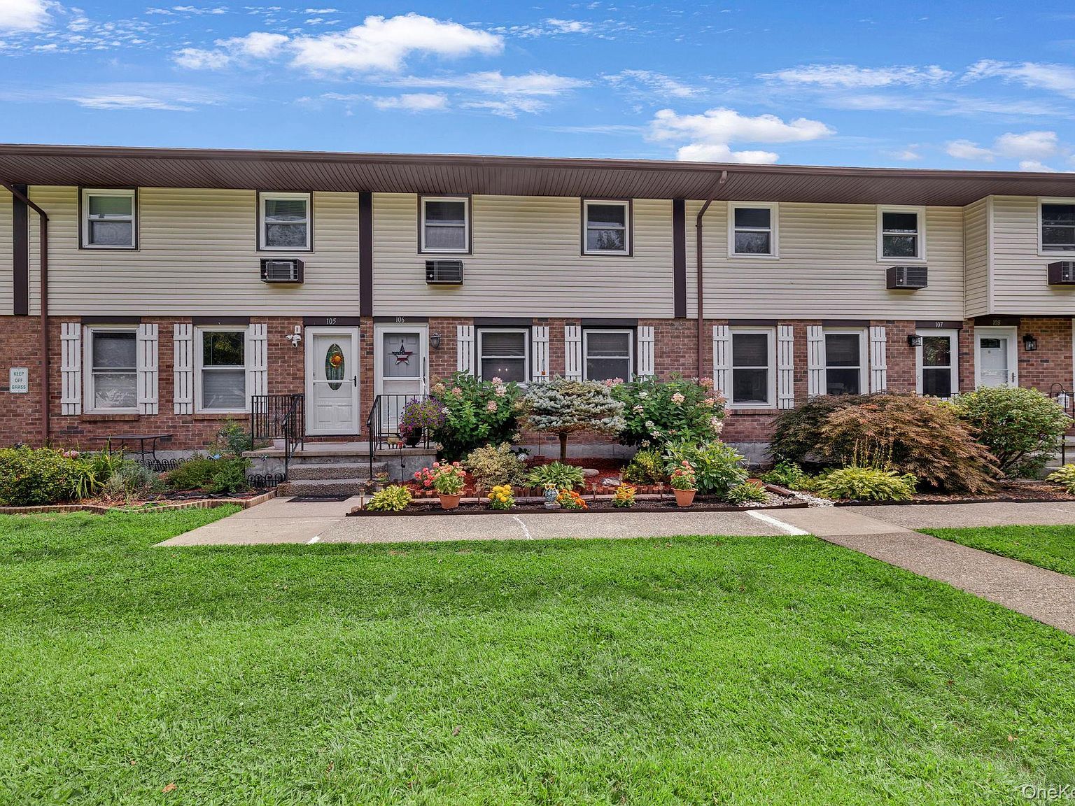 106 Parr Meadow Dr #1F Newburgh, NY 12550 - Thumbnail 3