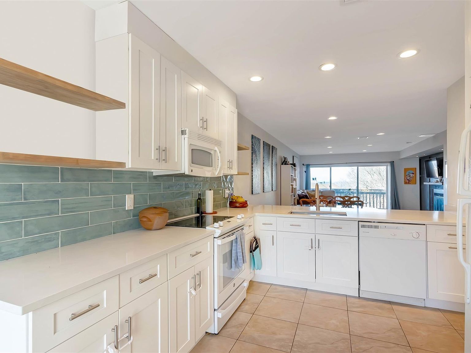 104 Fox Hill Dr Baiting Hollow, NY 11933 - Thumbnail 3