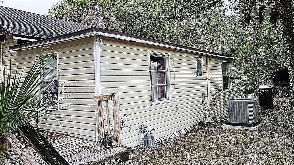 372 W Collins St Umatilla, FL 32784 - Thumbnail 3