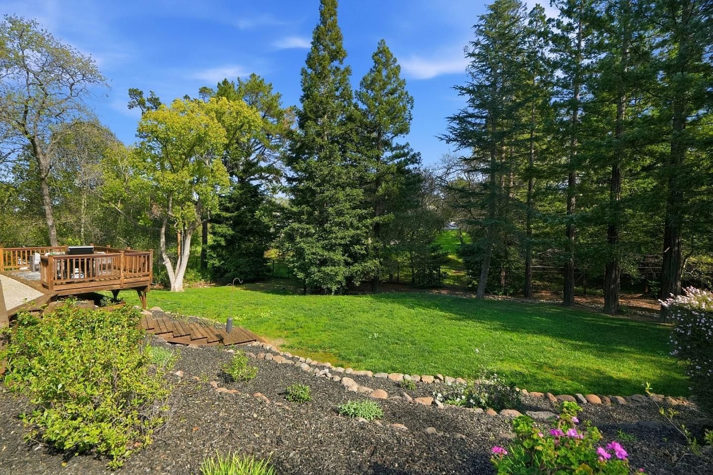 13525 Surrey Ln Saratoga, CA 95070 - Thumbnail 3