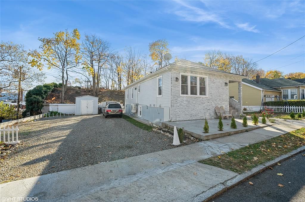 15 Saint Pauls Pl Mount Vernon, NY 10550 - Thumbnail 3