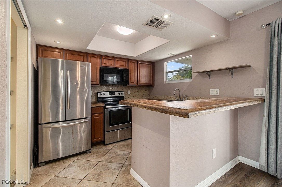 2329 Academy Blvd Cape Coral, FL 33990 - Thumbnail 3