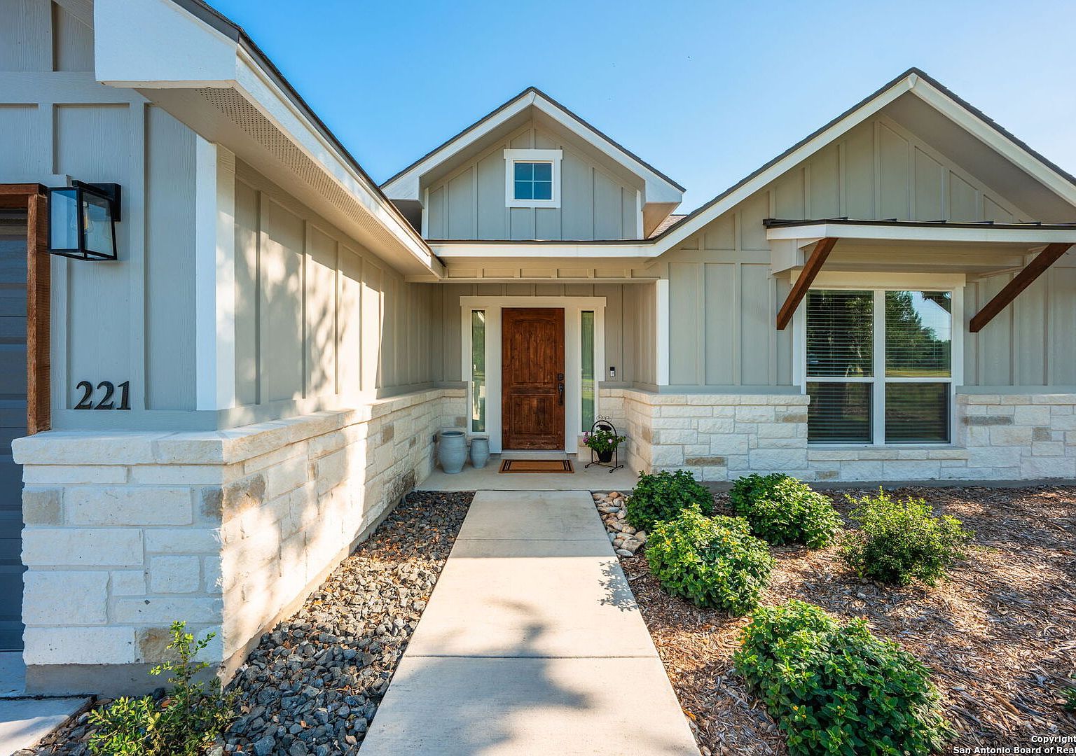 221 Deerwood Cir Bandera, TX 78003 - Thumbnail 3