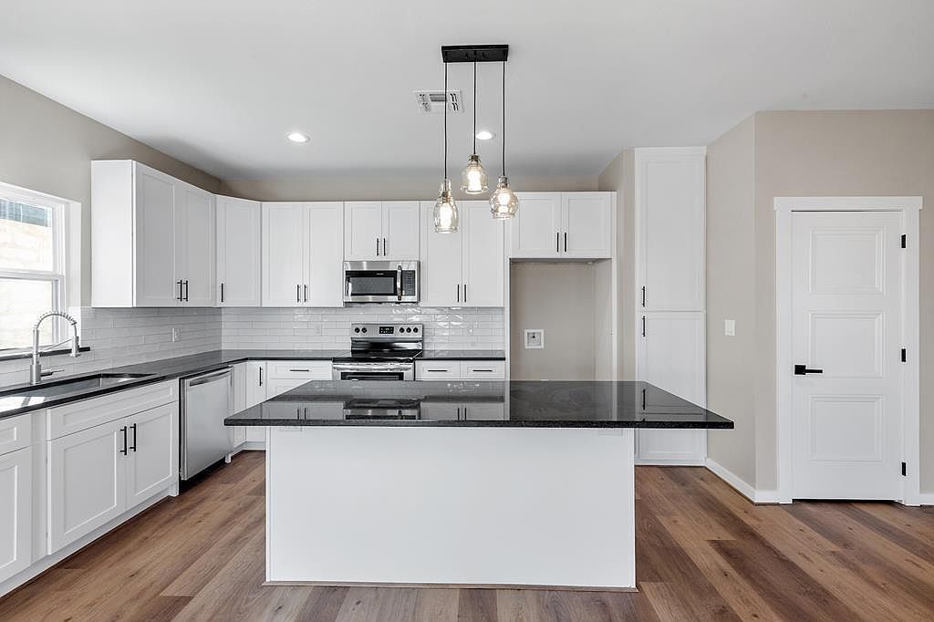 144 Feather Way Fredericksburg, TX 78624 - Thumbnail 3