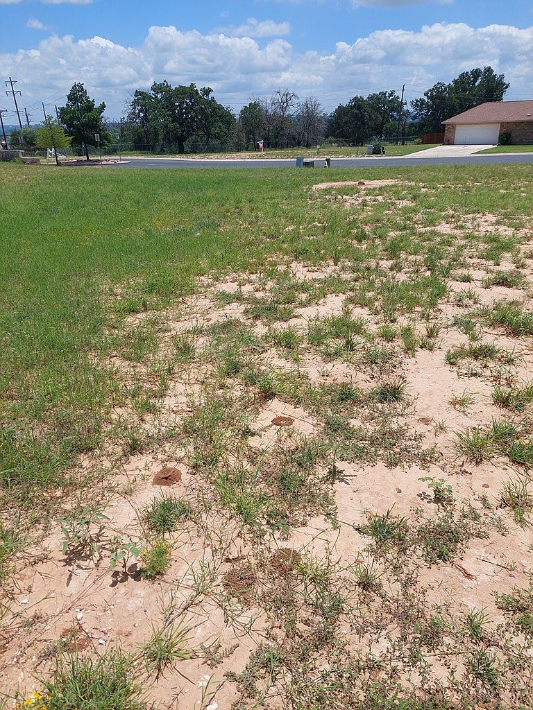 601 Atkins Ct Fredericksburg, TX 78624 - Thumbnail 3