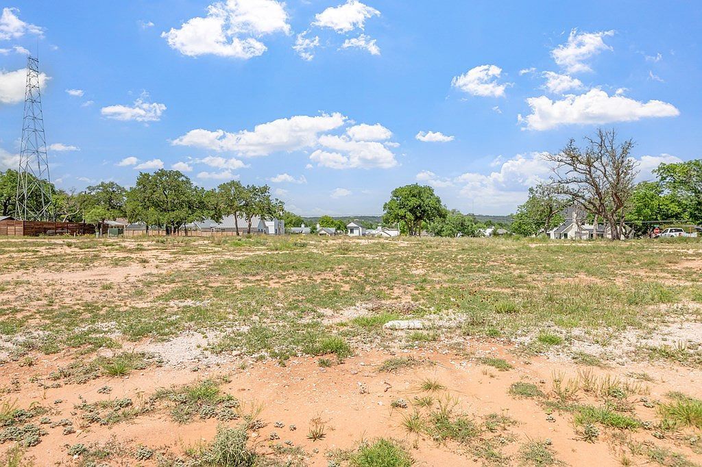 218 Woodcrest St Fredericksburg, TX 78624 - Thumbnail 3