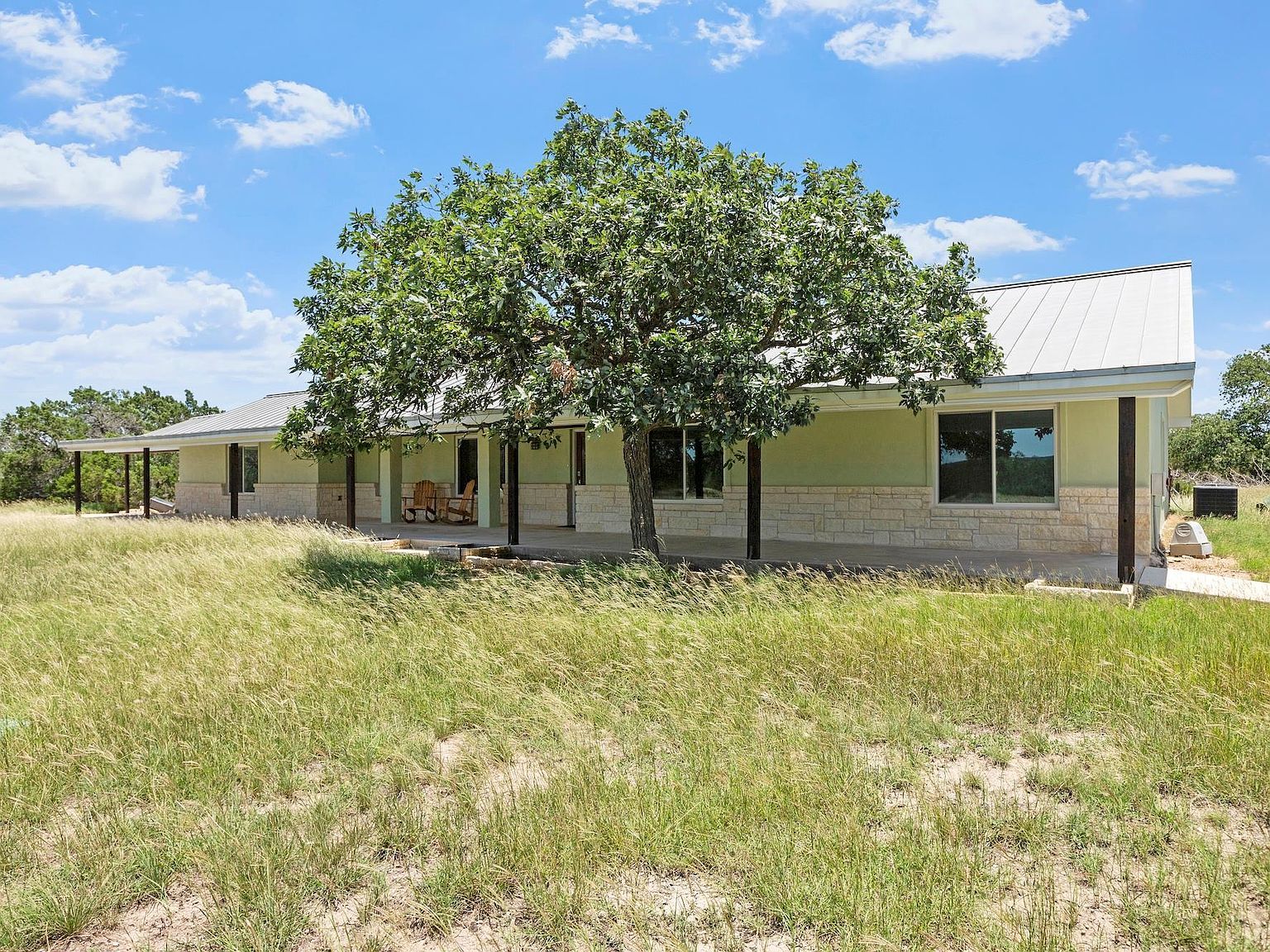 110 Live Oak Ln Kerrville, TX 78028 - Thumbnail 3