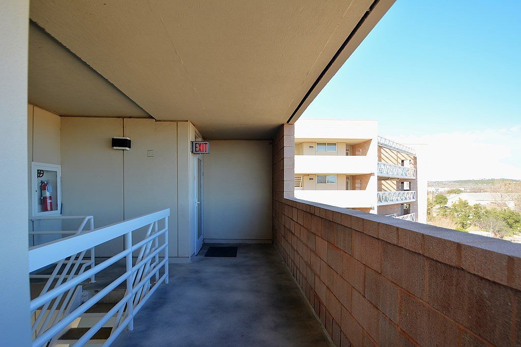 1000-4A Guadalupe St Kerrville, TX 78028 - Thumbnail 3