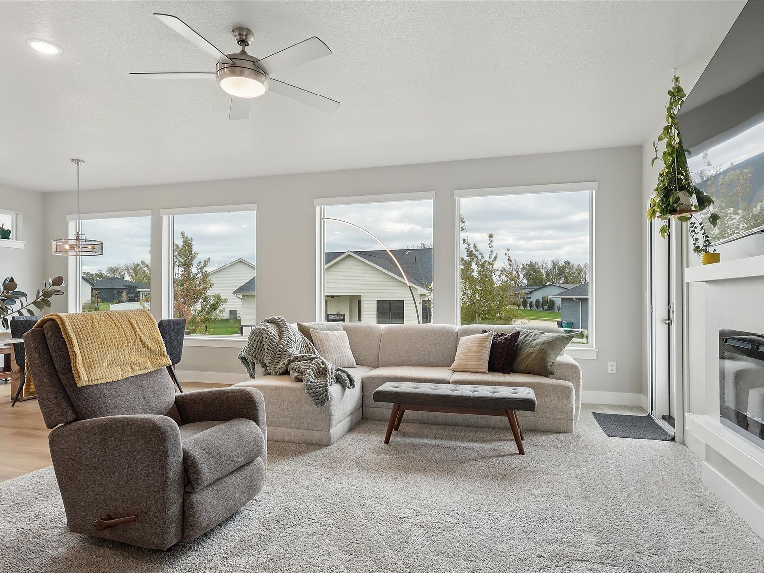 15324 Deerview Dr Urbandale, IA 50323 - Thumbnail 3