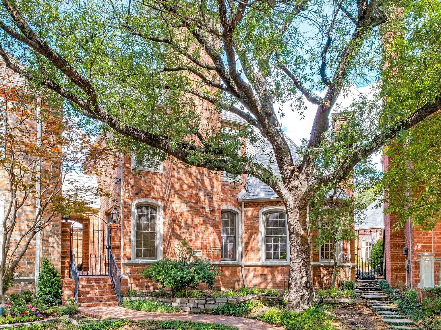 7861 Caruth Ct Dallas, TX 75225 - Thumbnail 3