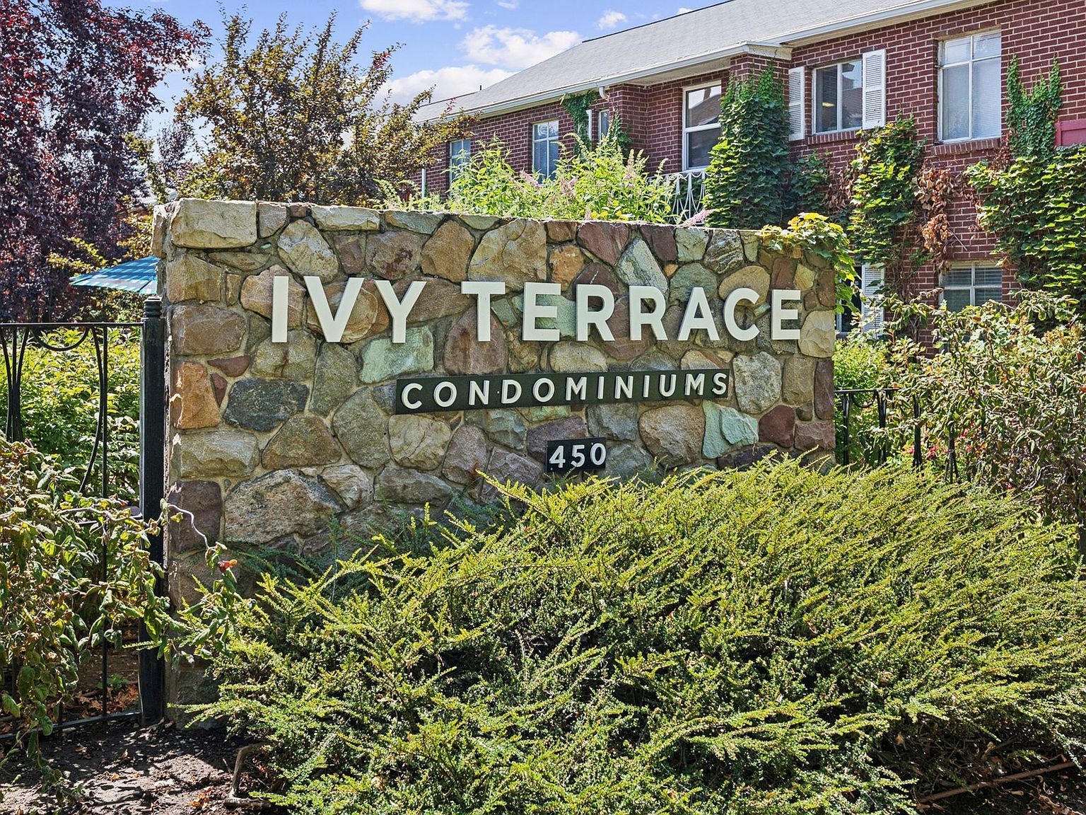 450 E 100 S APT 4 Salt Lake City, UT 84111 - Thumbnail 3