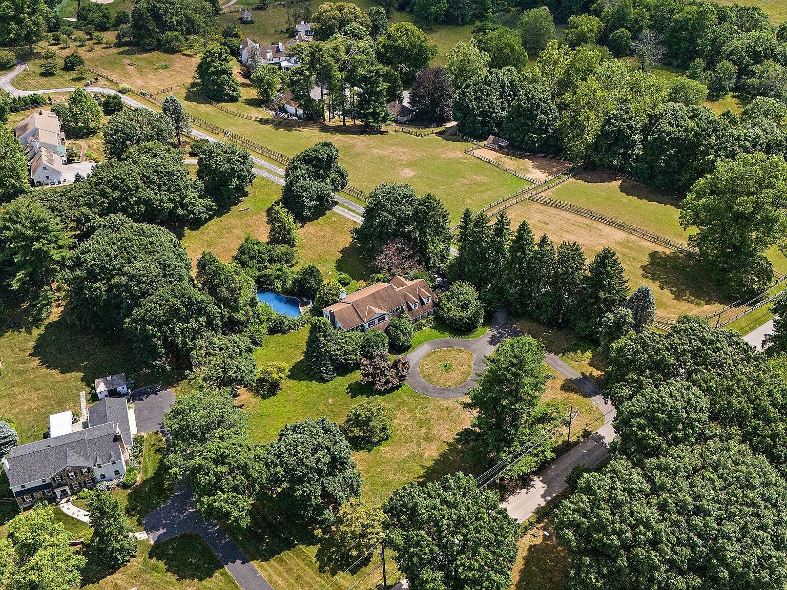 121 Davis Rd Malvern, PA 19355 - Thumbnail 3