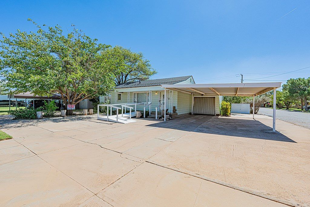 411 W 1st St Stanton, TX 79782 - Thumbnail 3