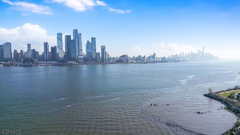150 Henley Pl BUILDING 150-404 Weehawken, NJ 07086 - Thumbnail 3