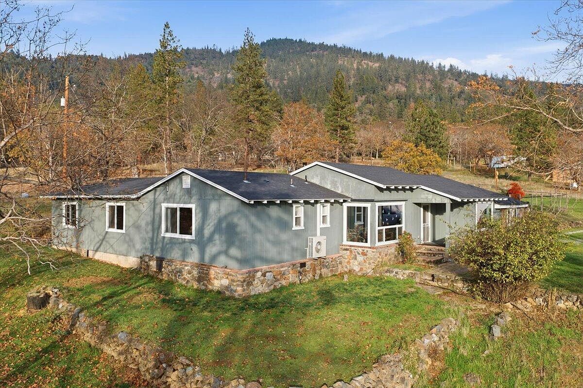 1360 Oxyoke Rd Grants Pass, OR 97526 - Thumbnail 3