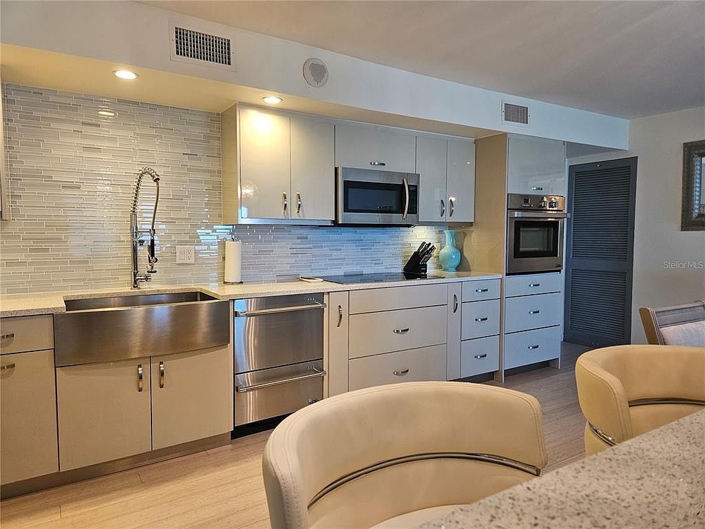 2295 Gulf Of Mexico Dr UNIT 83S Longboat Key, FL 34228 - Thumbnail 3