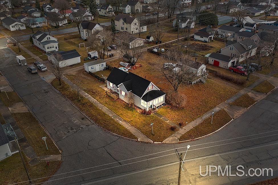 501 Superior Ave Gladstone, MI 49837 - Thumbnail 3