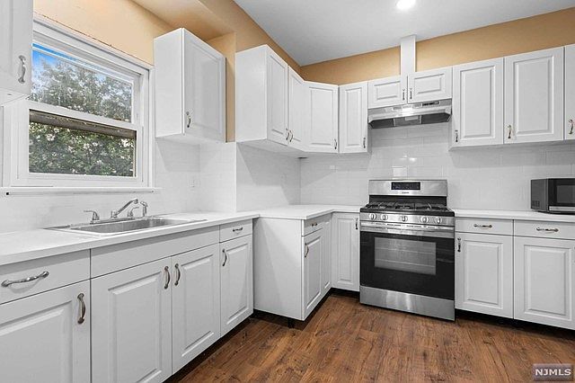 439 Cliff St Fairview, NJ 07022 - Thumbnail 3