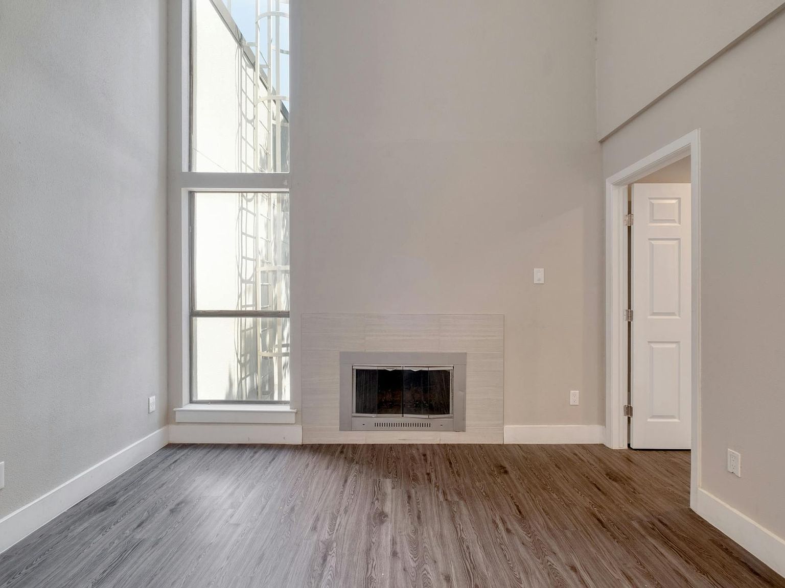 935 La Posada Dr #212 Austin, TX 78752 - Thumbnail 3