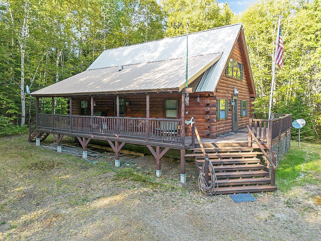 11 Woods Rd Rangeley, ME 04970 - Thumbnail 3