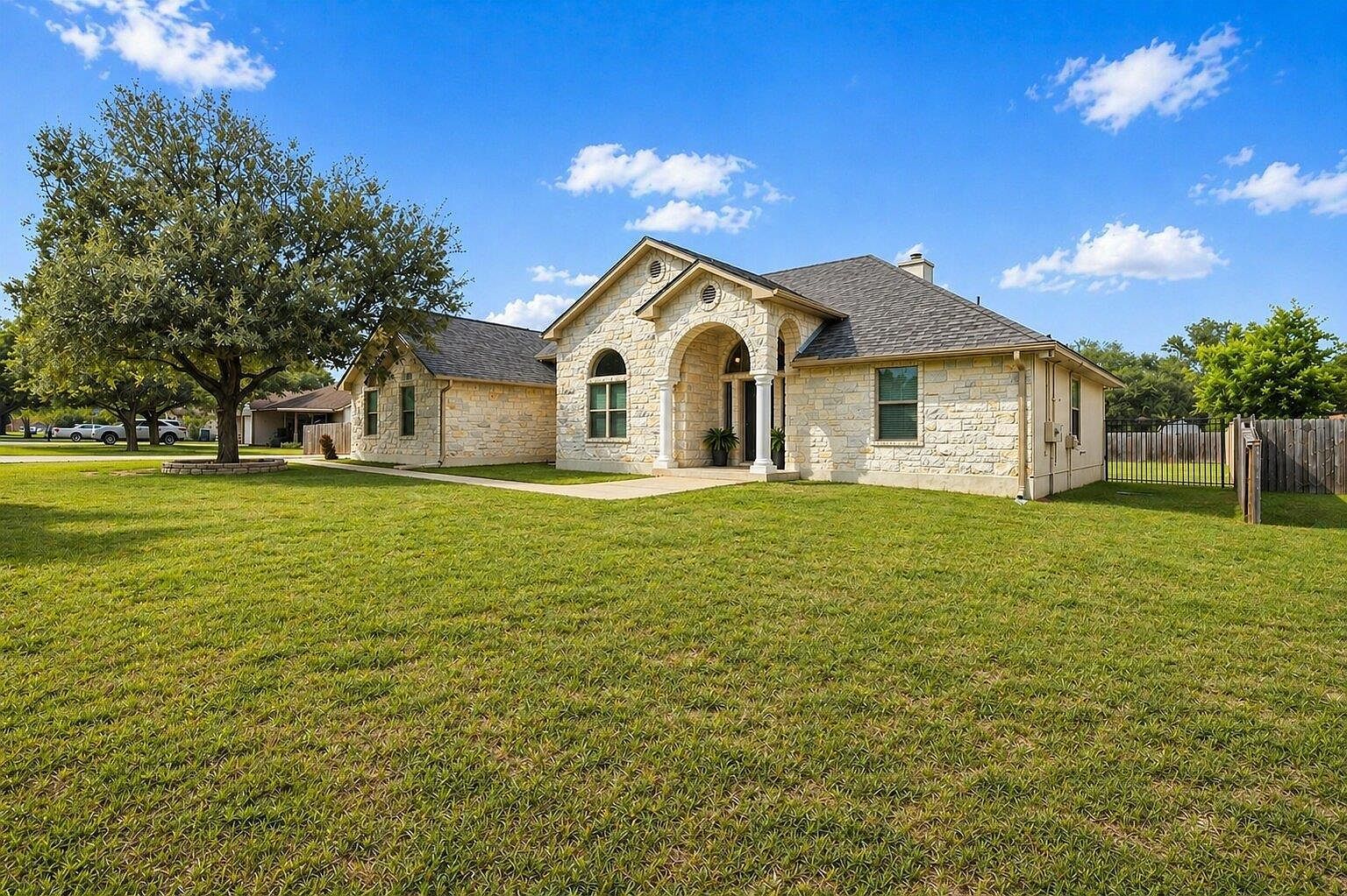 116 Puna Ln Bastrop, TX 78602 - Thumbnail 3