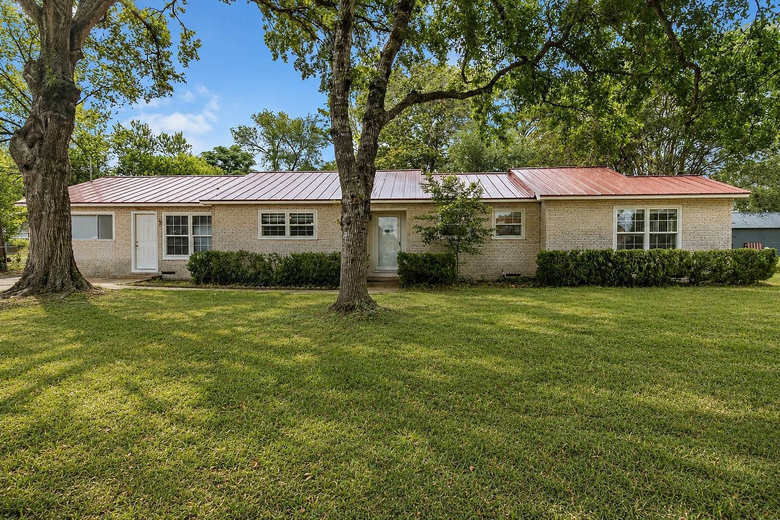 709 NE Tiger Ln Smithville, TX 78957 - Thumbnail 3