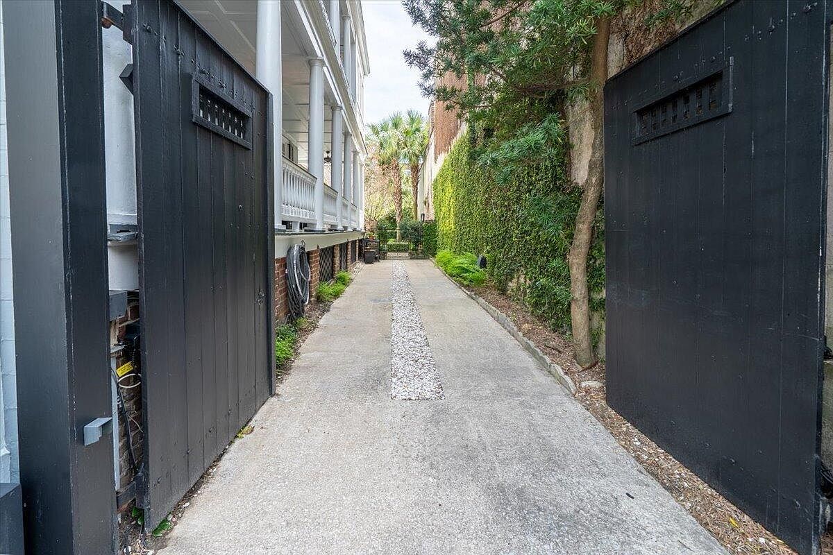 41 Society St Charleston, SC 29401 - Thumbnail 3