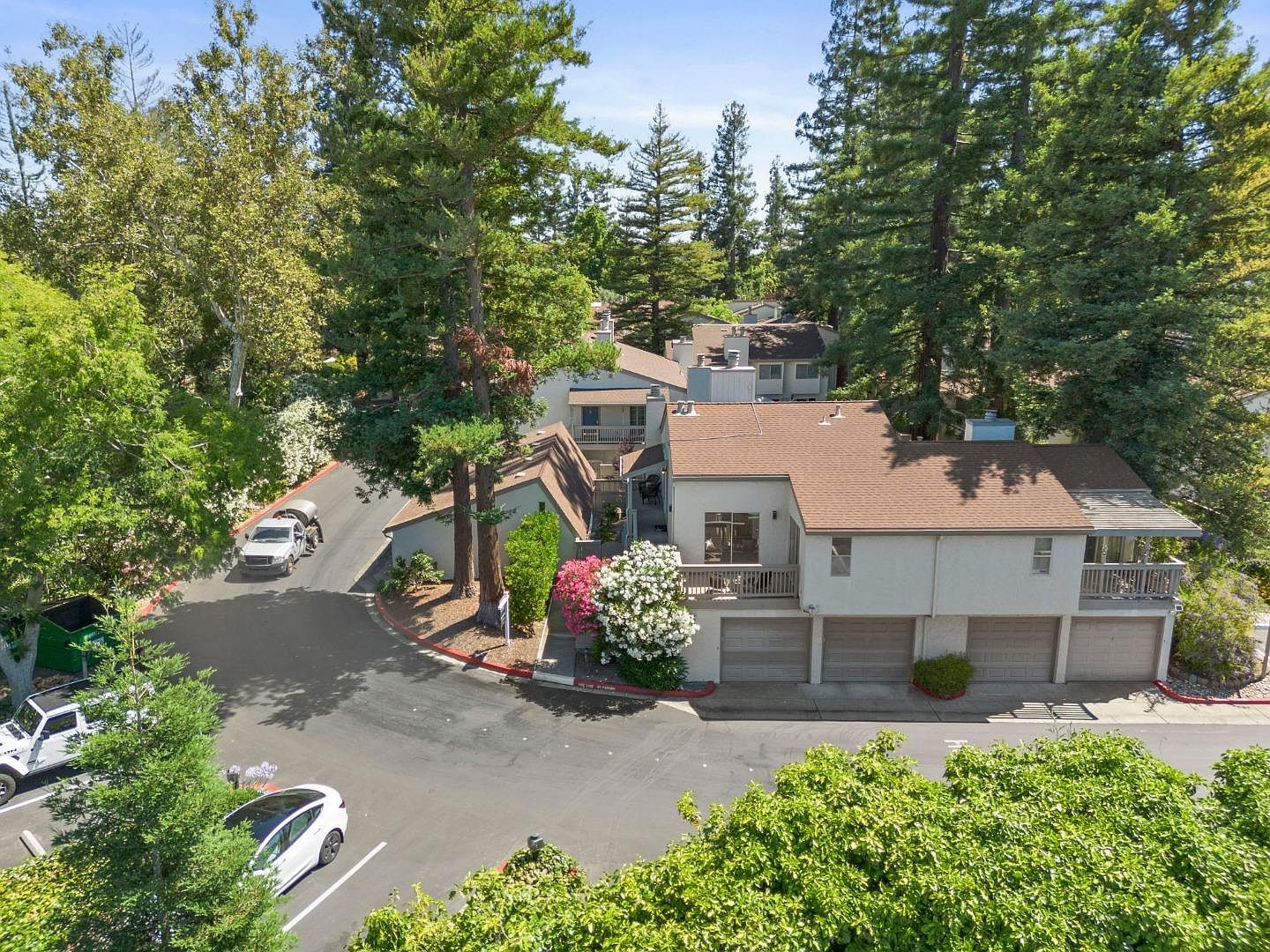 19305 Vineyard Ln Saratoga, CA 95070 - Thumbnail 3