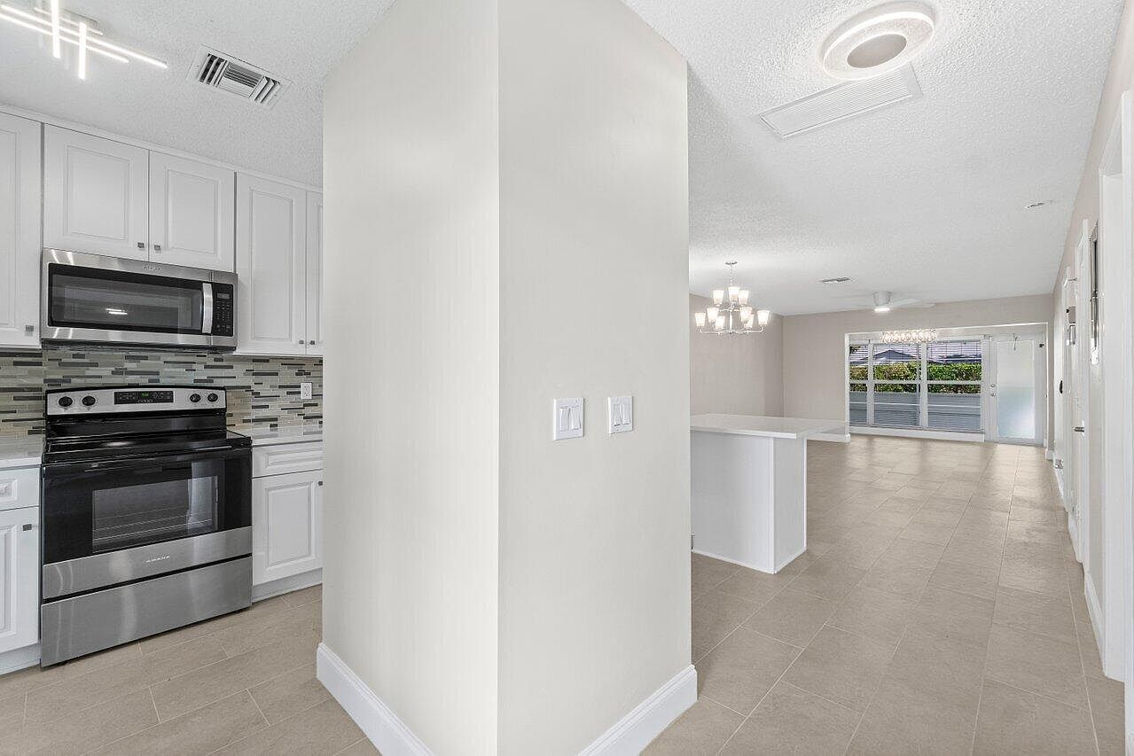 2501 Del Aire Blvd #20-B Delray Beach, FL 33445 - Thumbnail 3