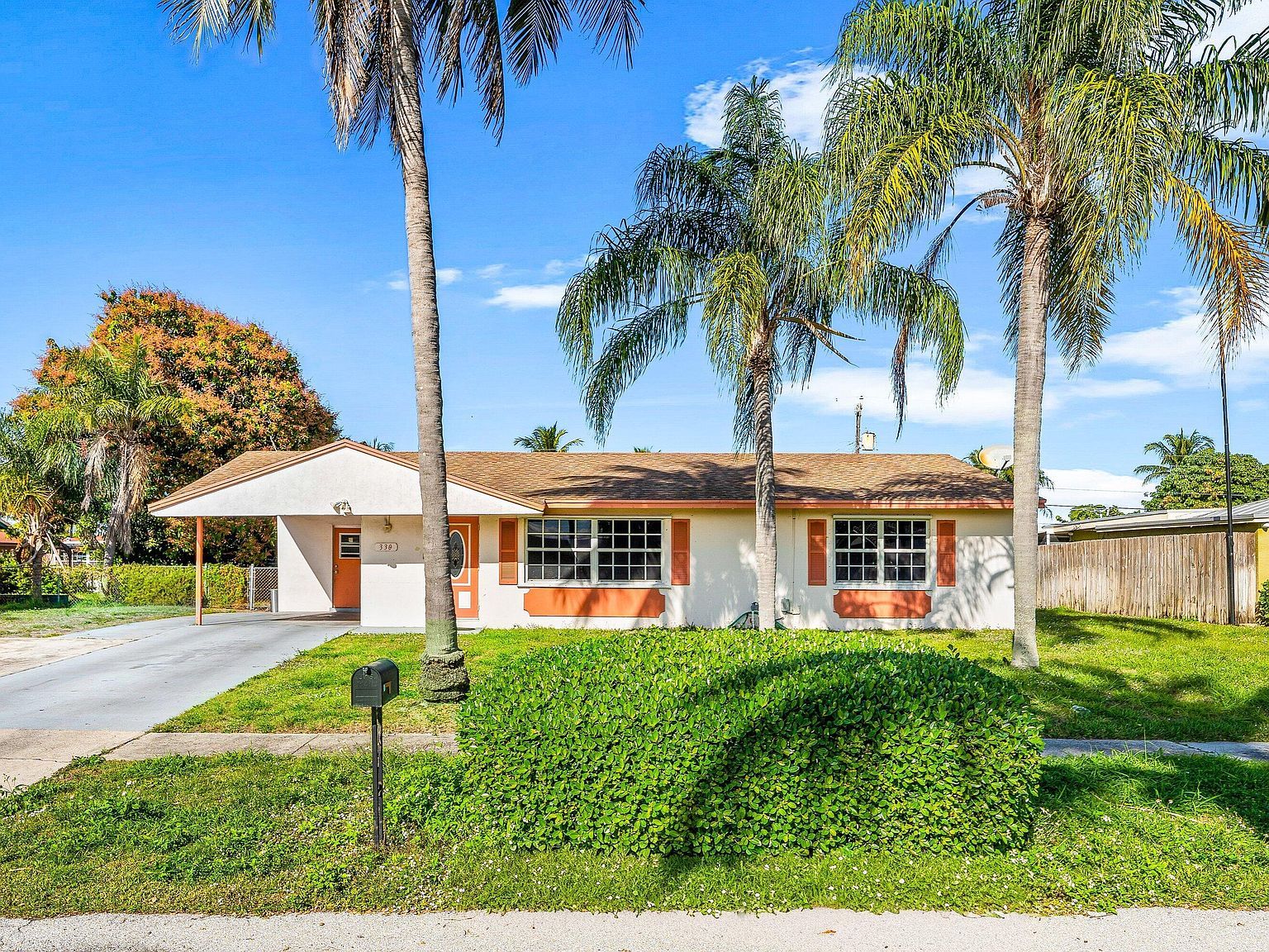 330 W 22nd Ct Riviera Beach, FL 33404 - Thumbnail 3