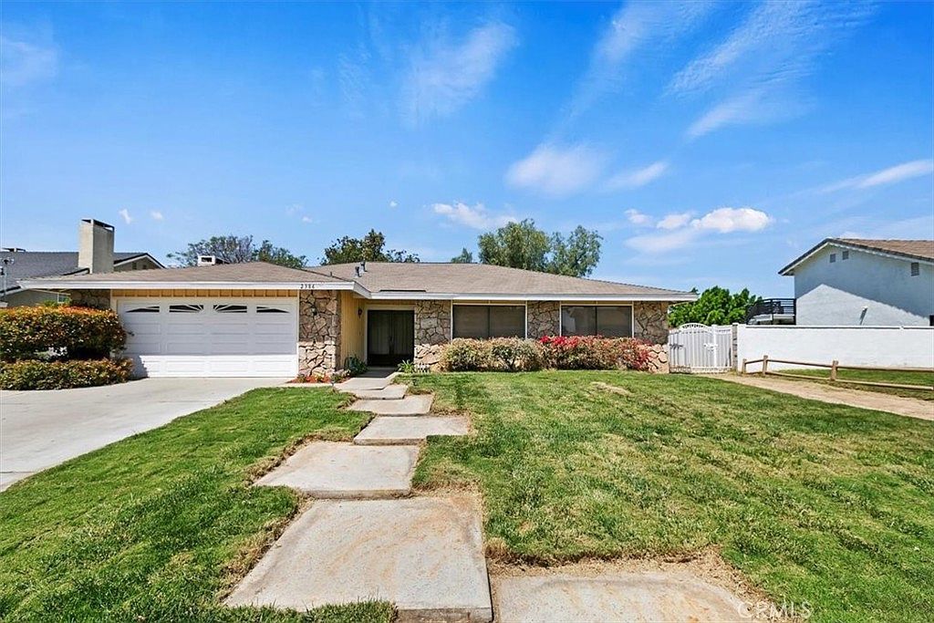 2386 Hialeah Cir Norco, CA 92860 - Thumbnail 3