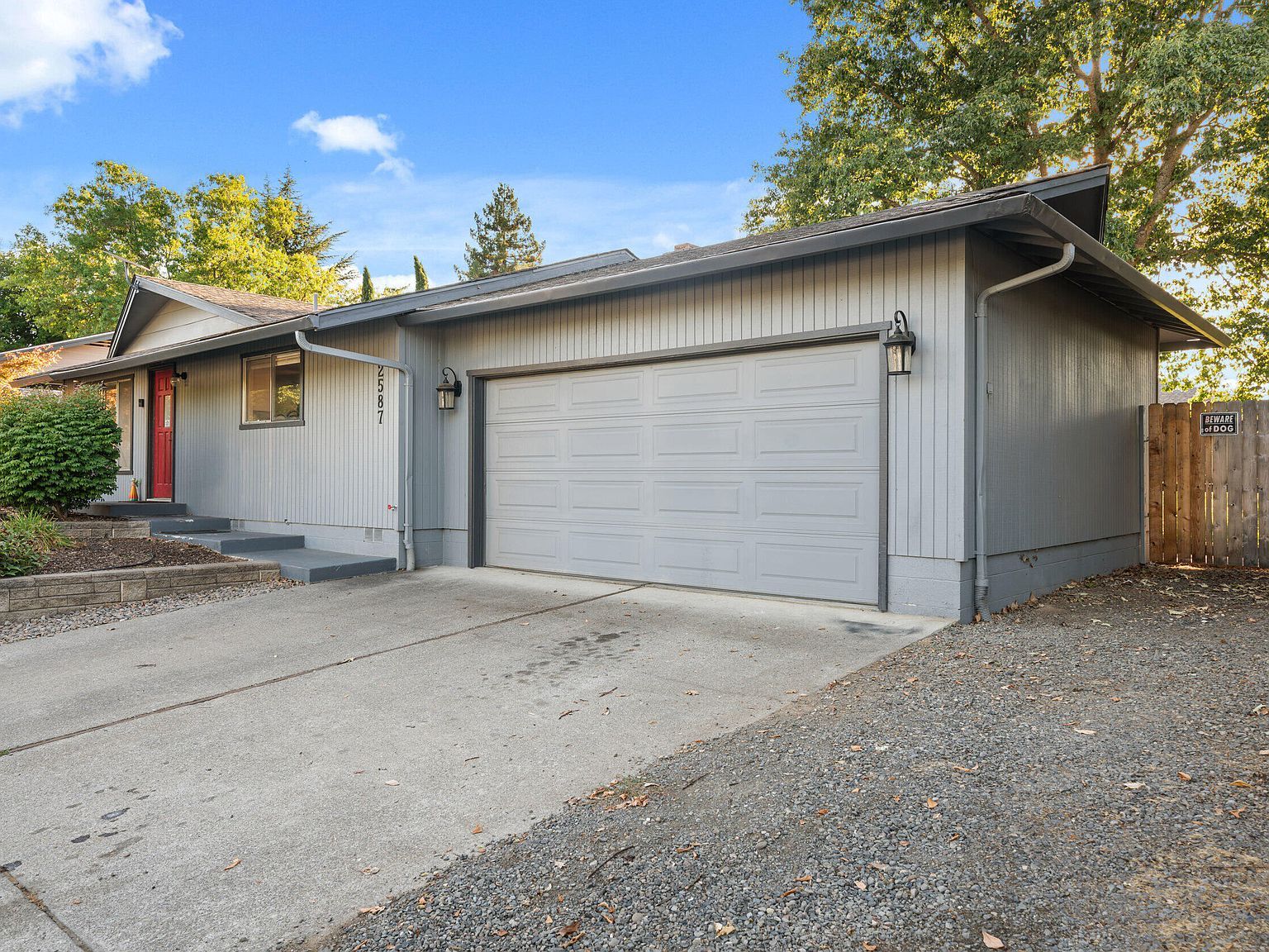 2587 Hawaiian Ave Medford, OR 97504 - Thumbnail 3