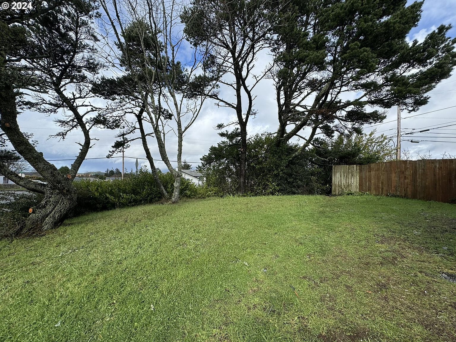 2023 Johnson St North Bend, OR 97459 - Thumbnail 3