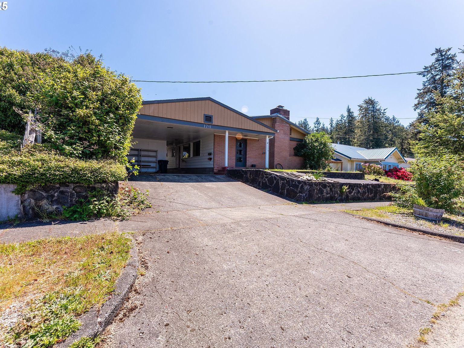 176 N Henry St Coquille, OR 97423 - Thumbnail 3