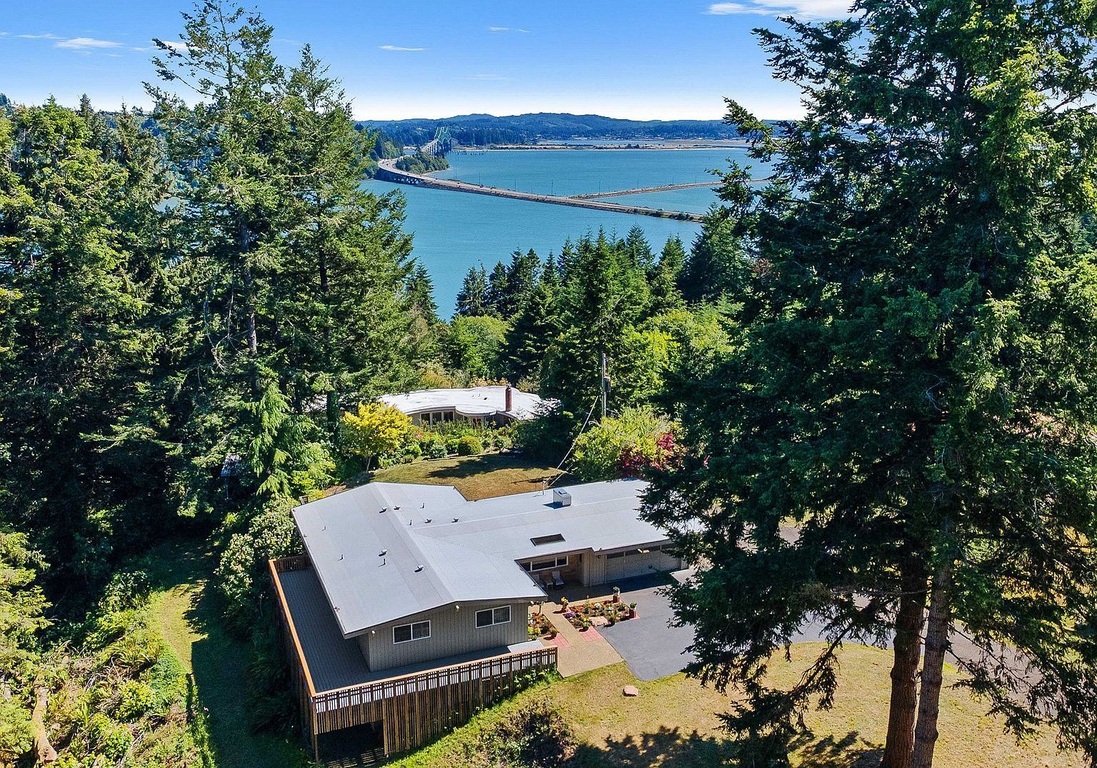 67315 Fern Ln North Bend, OR 97459 - Thumbnail 3