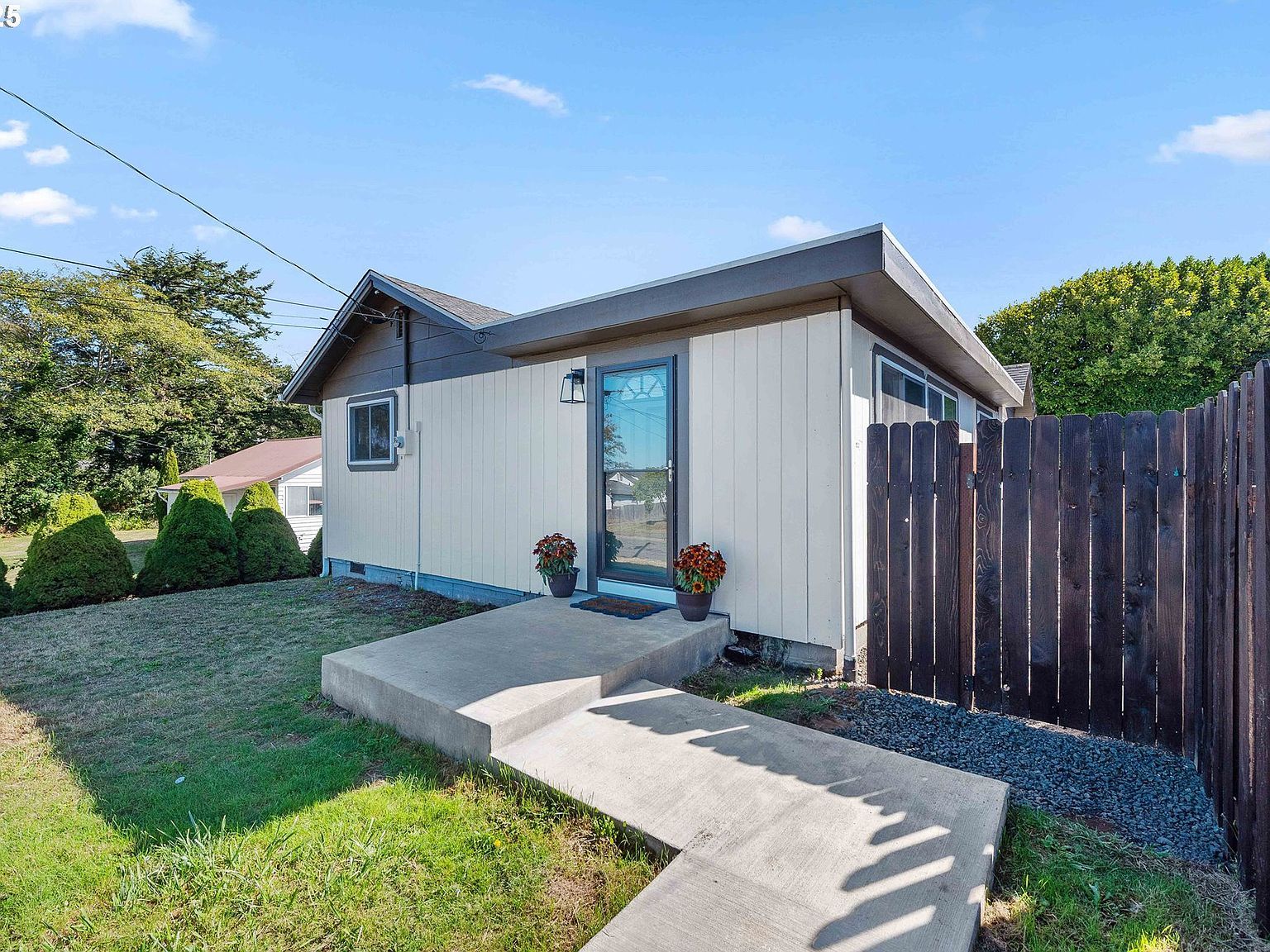 649 S Wall St Coos Bay, OR 97420 - Thumbnail 3