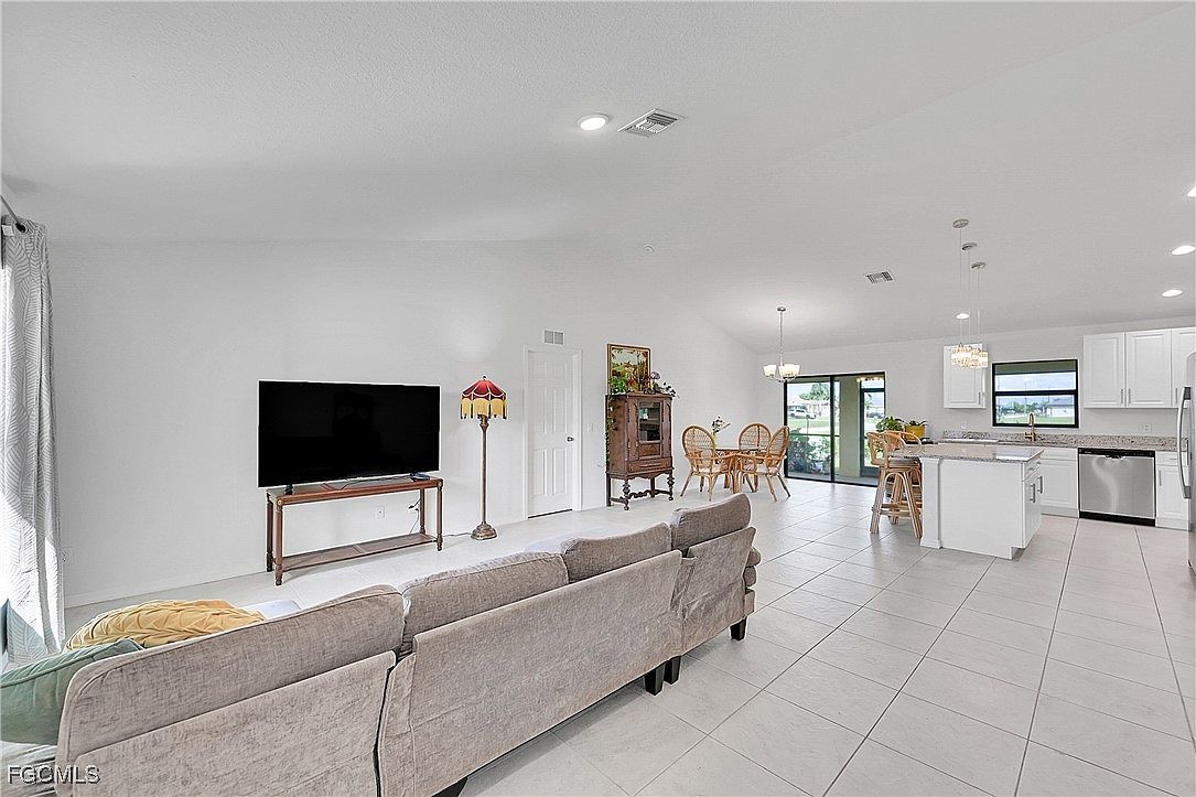 217 NE 20th Terrace Cpe Coral, FL 33909 - Thumbnail 3