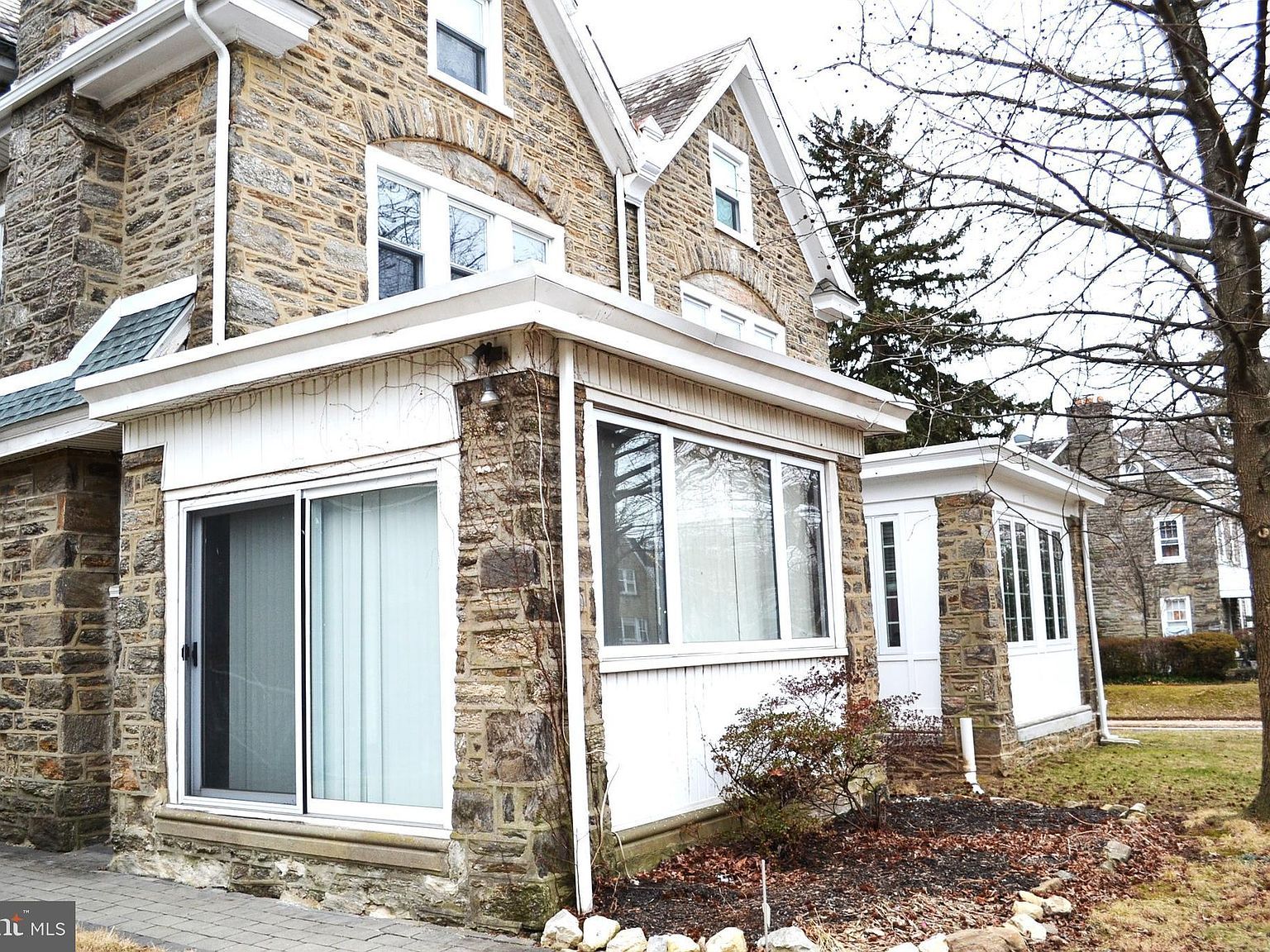 802 E Phil Ellena St Philadelphia, PA 19119 - Thumbnail 3