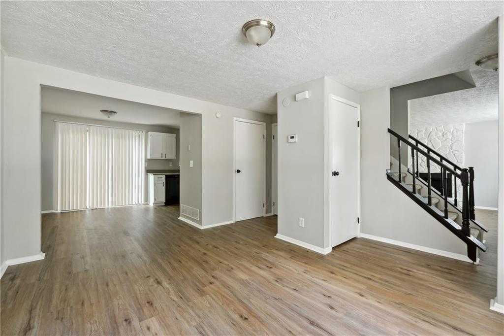 2027 Scarbrough Drive, Stone Mountain, GA 30088, USA - Thumbnail 3