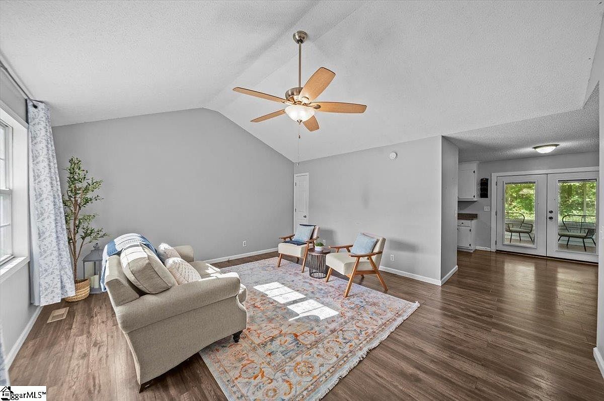 105 E Belvue Rd Taylors, SC 29687 - Thumbnail 3